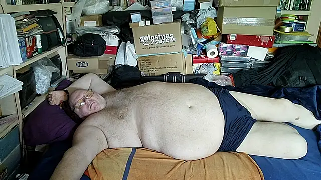 hadeszeuss2 online show from May 6, 2:06 pm