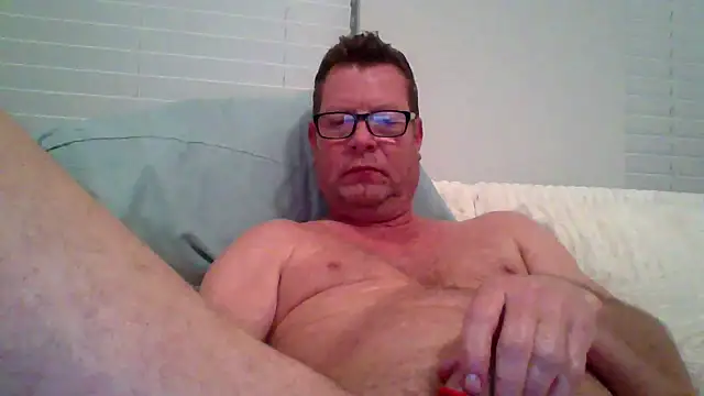 Goldenbear3111 online show from May 16, 1:58 am