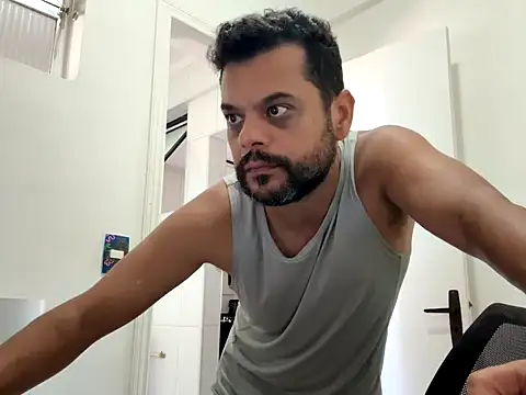 HornyBeachBoyBR online show from April 30, 1:51 pm