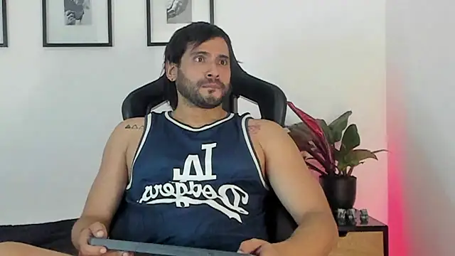 Dereck vega online show from May 20, 11:33 pm