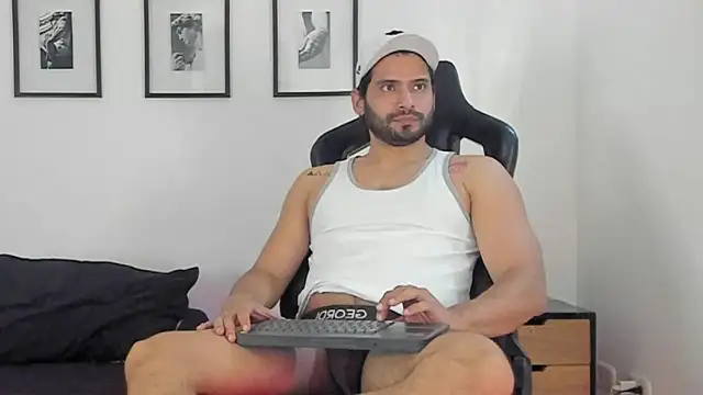 Dereck vega online show from May 6, 11:05 pm