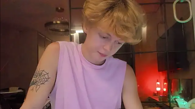 agelandreww online show from May 15, 7:44 pm