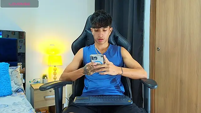  CamiloBass online show from May 3, 12:35 am