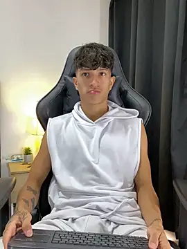  CamiloBass online show from May 17, 7:21 pm