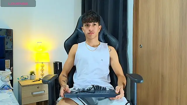  CamiloBass online show from May 1, 11:51 pm