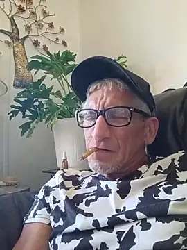 Johnnyraymonroe online show from June 19, 9:41 pm