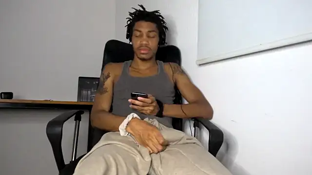 Skinnyblackman online show from May 17, 6:43 am