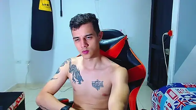 ADAM HOT online show from June 4, 11:00 pm