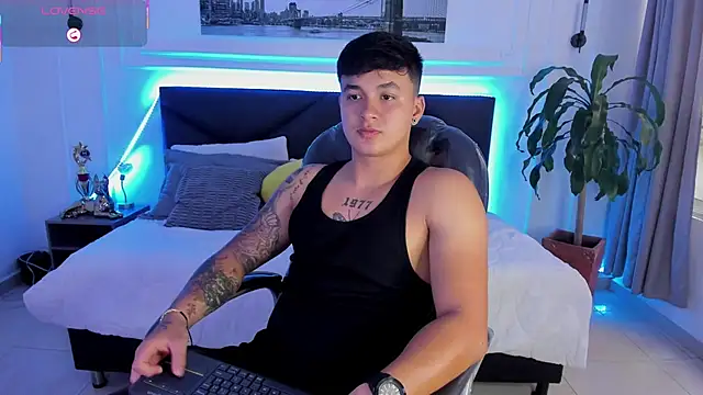 Cristopher strong online show from April 30, 2:24 pm