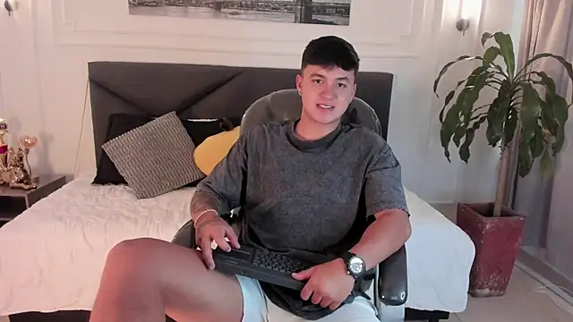 Cristopher strong online show from May 1, 1:25 pm