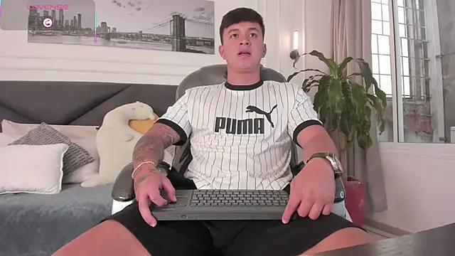 Cristopher strong online show from May 9, 1:34 pm