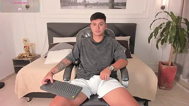 Cristopher strong online show from May 17, 1:51 pm