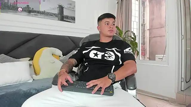 Cristopher strong online show from May 11, 1:57 pm