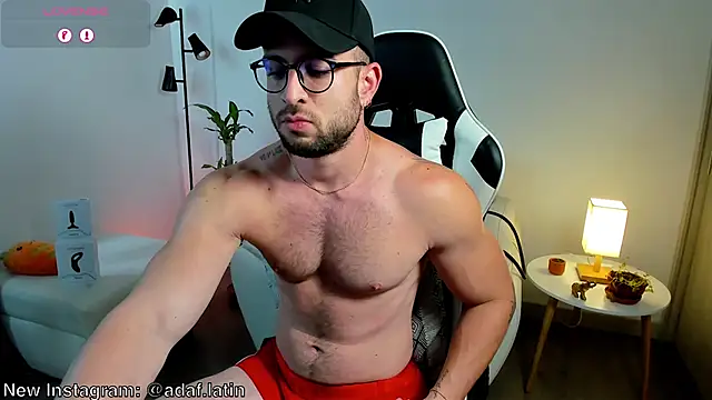 dafboy1 online show from May 3, 6:21 pm