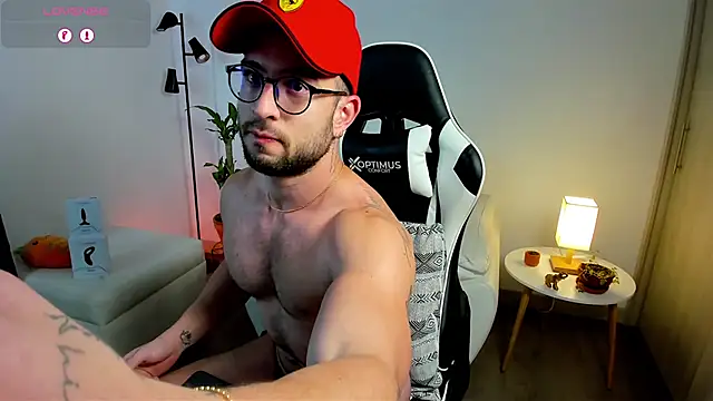 dafboy1 online show from May 4, 7:15 pm