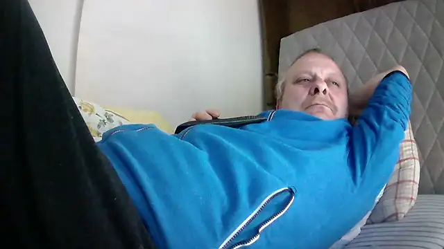 amylrmm1903 online show from April 28, 9:30 pm