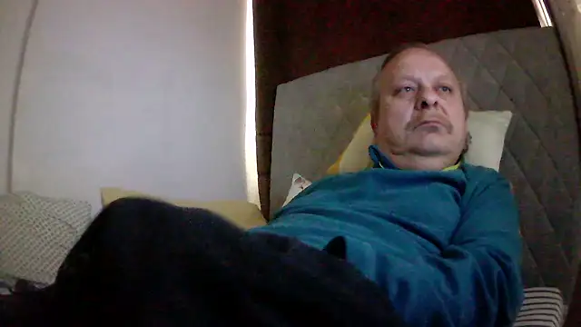 amylrmm1903 online show from May 3, 7:11 am