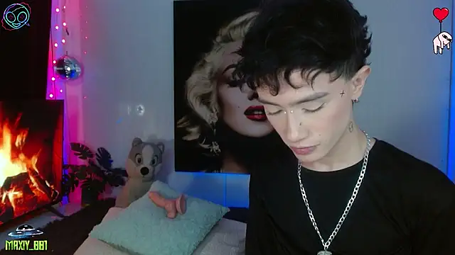 maxiy 001 online show from May 3, 1:08 am
