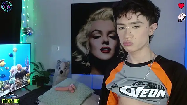 maxiy 001 online show from May 17, 2:20 am