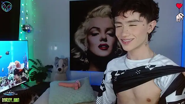 maxiy 001 online show from May 14, 1:47 am