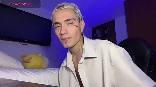 jackfrost 18 online show from July 9, 3:44 am
