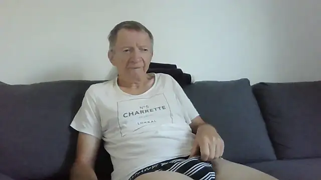 naturiste974 online show from June 18, 5:31 am