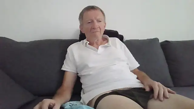 naturiste974 online show from June 15, 3:15 pm