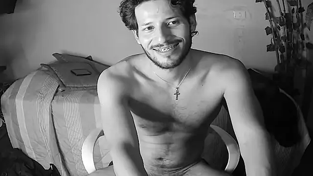 Nicholasrodrii online show from June 18, 12:12 am