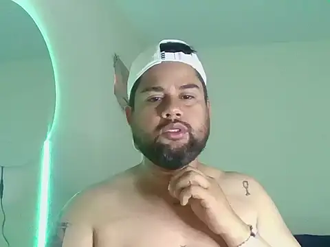 GABRIELGARCIA1313 online show from June 26, 1:46 pm