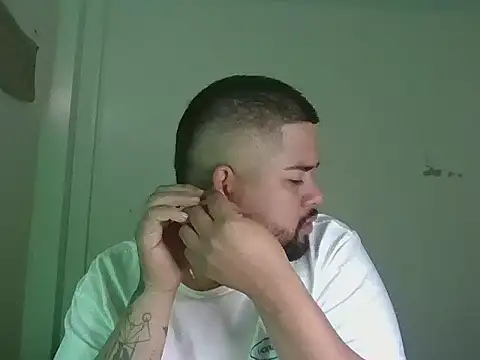 GABRIELGARCIA1313 online show from August 4, 3:27 pm