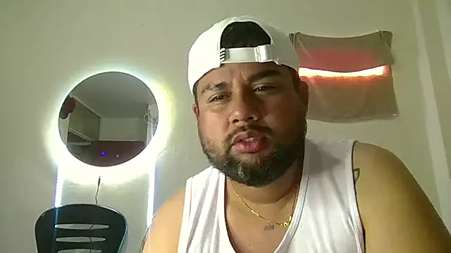 GABRIELGARCIA1313 online show from June 20, 10:15 pm