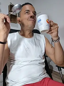 latinmartin73 online show from June 13, 2:53 am