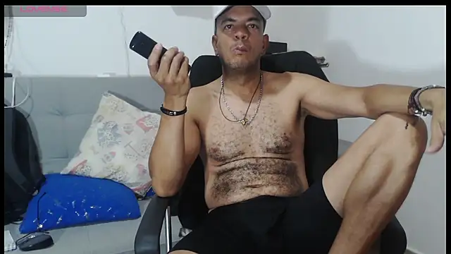 latinmartin73 online show from May 17, 3:08 pm