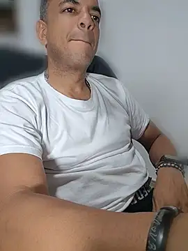 latinmartin73 online show from May 8, 1:28 am