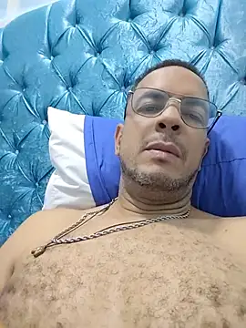 latinmartin73 online show from June 19, 3:34 am