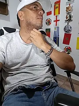 latinmartin73 online show from June 29, 4:40 am