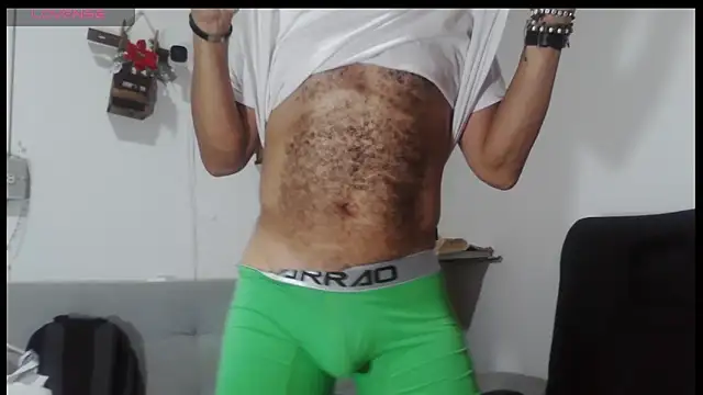 latinmartin73 online show from May 15, 2:20 am