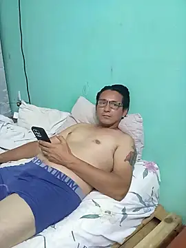 Andresguz35 online show from May 1, 3:43 am