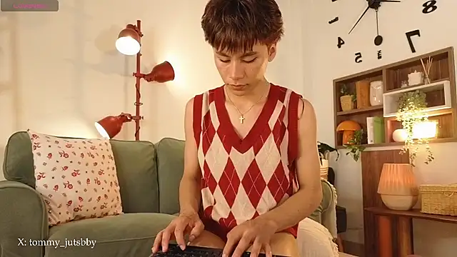 Tommyfoxboy online show from July 13, 1:24 pm