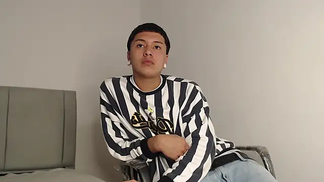 alex-lover online show from May 15, 4:09 am