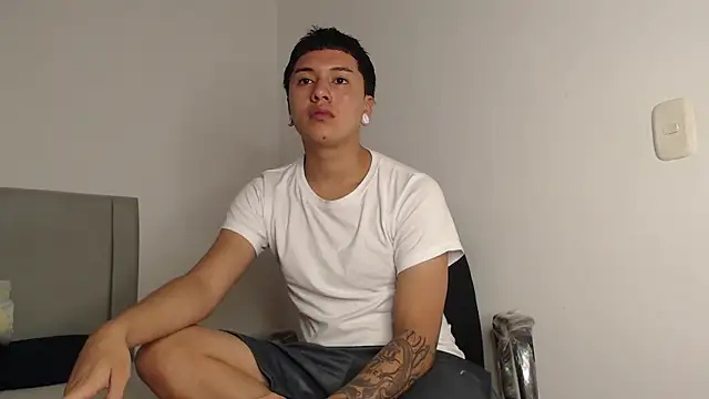alex-lover online show from May 4, 7:26 pm