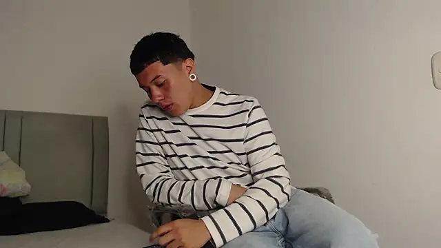 alex-lover online show from May 13, 3:47 am