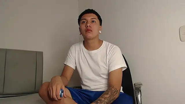 alex-lover online show from May 11, 12:23 am