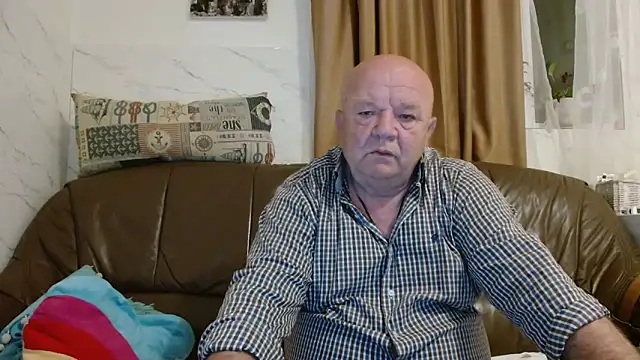 fullballs6 online show from May 8, 1:28 am