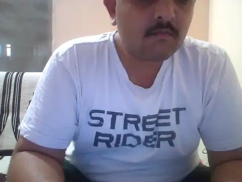 Akhil3290 online show from May 2, 3:37 pm