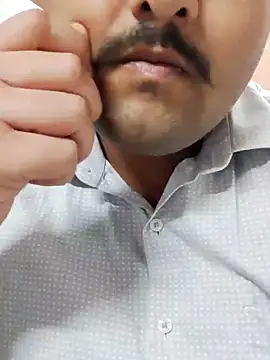 Akhil3290 online show from May 21, 10:53 am