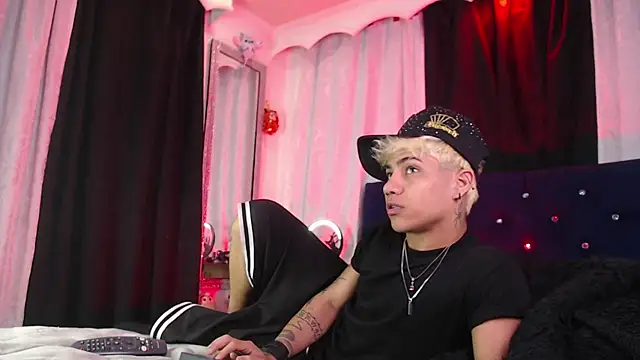 Sexys Boys Hot1 online show from July 23, 12:58 am