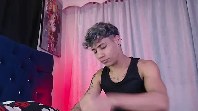 Sexys Boys Hot1 online show from May 5, 1:18 am
