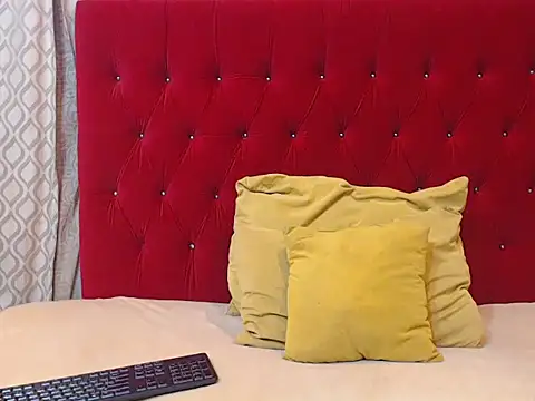 sexychocolatbox10 online show from June 6, 5:35 am