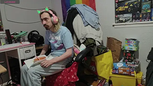 tallnerdyguy online show from May 17, 1:47 am